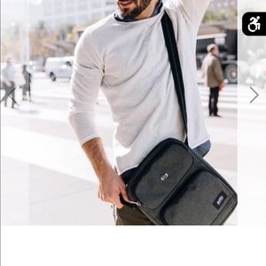 Solo New York ludlow tablet sling